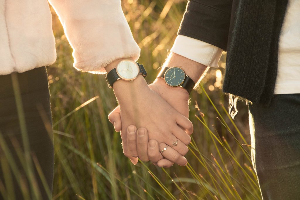 Trouver la parfaite montre duo pour son moitié : le guide ultime